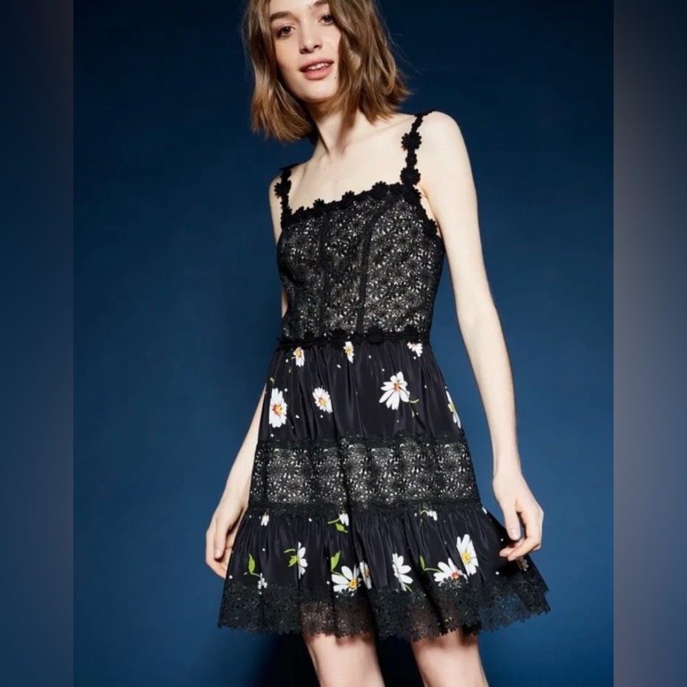 EUC FEW MODA Daisy Love Lace Dress Size Medium 🌼